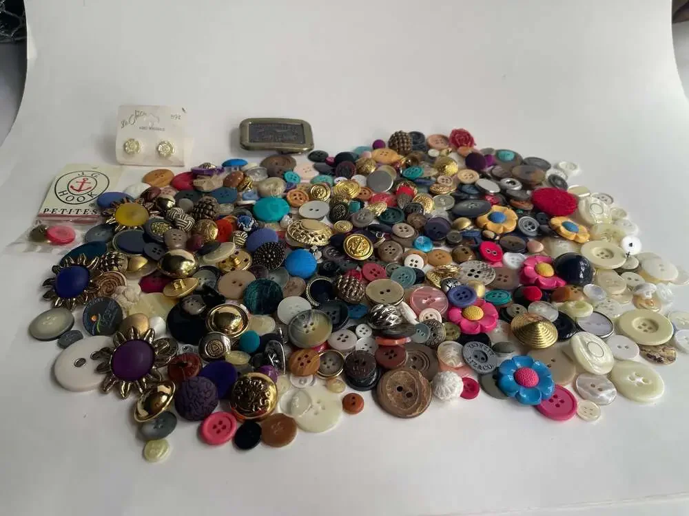 Vintage Mixed Assorted Buttons Lot Flower Metal Wood Plastic Craft